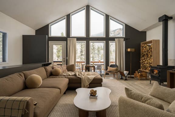 Mtn Chalet | Cedar Hot Tub | 2 Kings | Starlink - Image 1